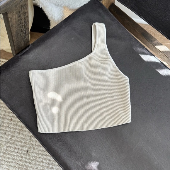 Aritzia Tops - ARITZIA